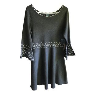 Gabby Skye Mod Style Sweater Dress. Bell Sleeves and Wide Skirt. Size XL